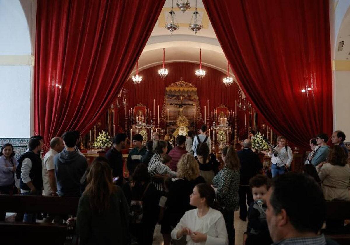 Colas en el besamanos y besapiés de los titulares del Buen Fin