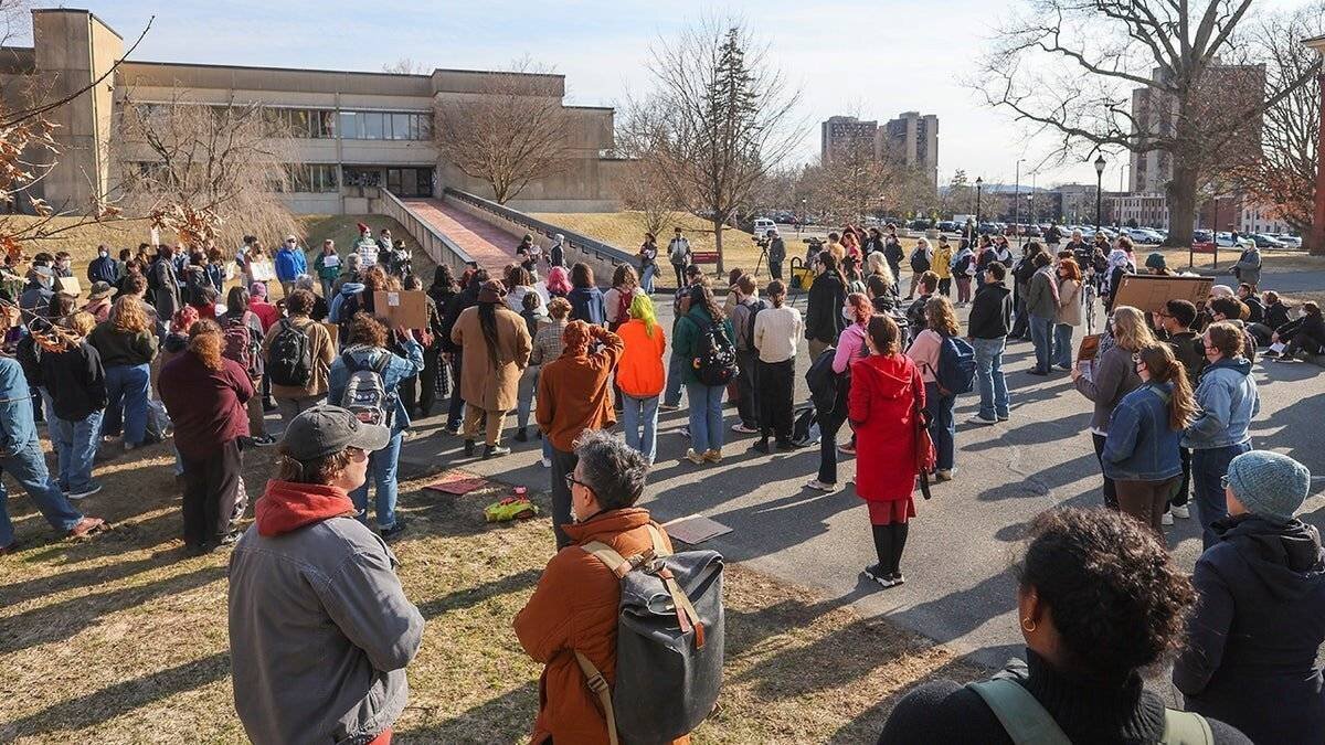 Étudiants en protestation à UMass Amherst en mars.