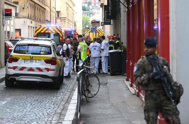Après l’attentat à la bombe, dans une rue piétonne au cœur de Lyon, le 24 mai 2019.