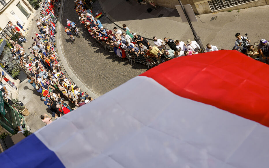 Paris (XVIIIe). Comme lors des JO en août 2024, la rue Lepic s'apprête à retrouver les coureurs cyclistes et des spectateurs en liesse pour la dernière étape du Tour de France en juillet. LP/Olivier Corsan