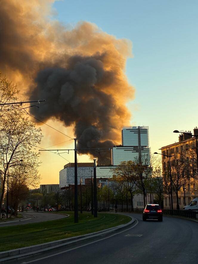 L’incendie du boulevard de Douaumont, dans le 17ᵉ arrondissement de Paris, le 7 avril 2025.