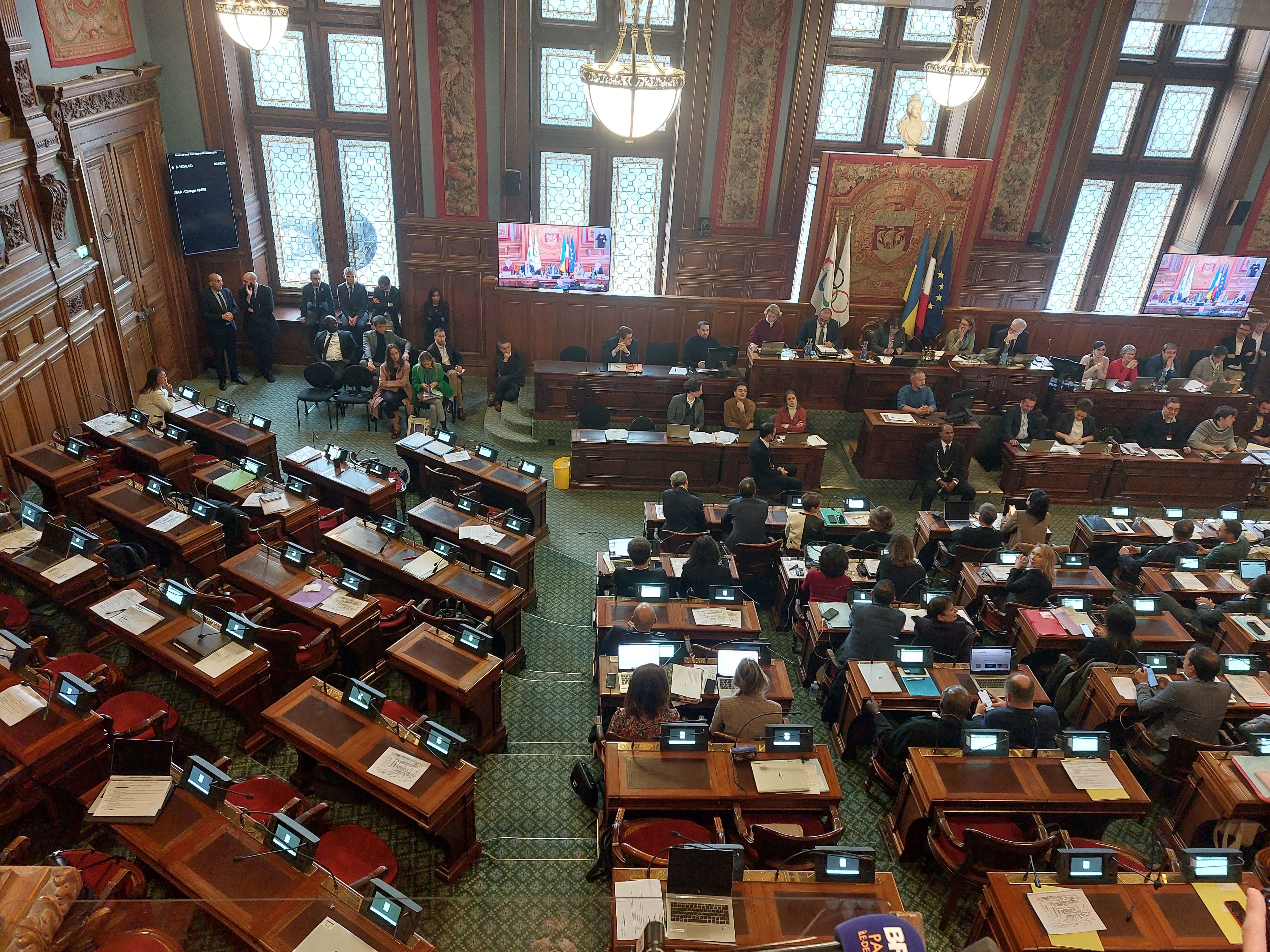 L'hémicycle du Conseil de Paris souvent déserté.