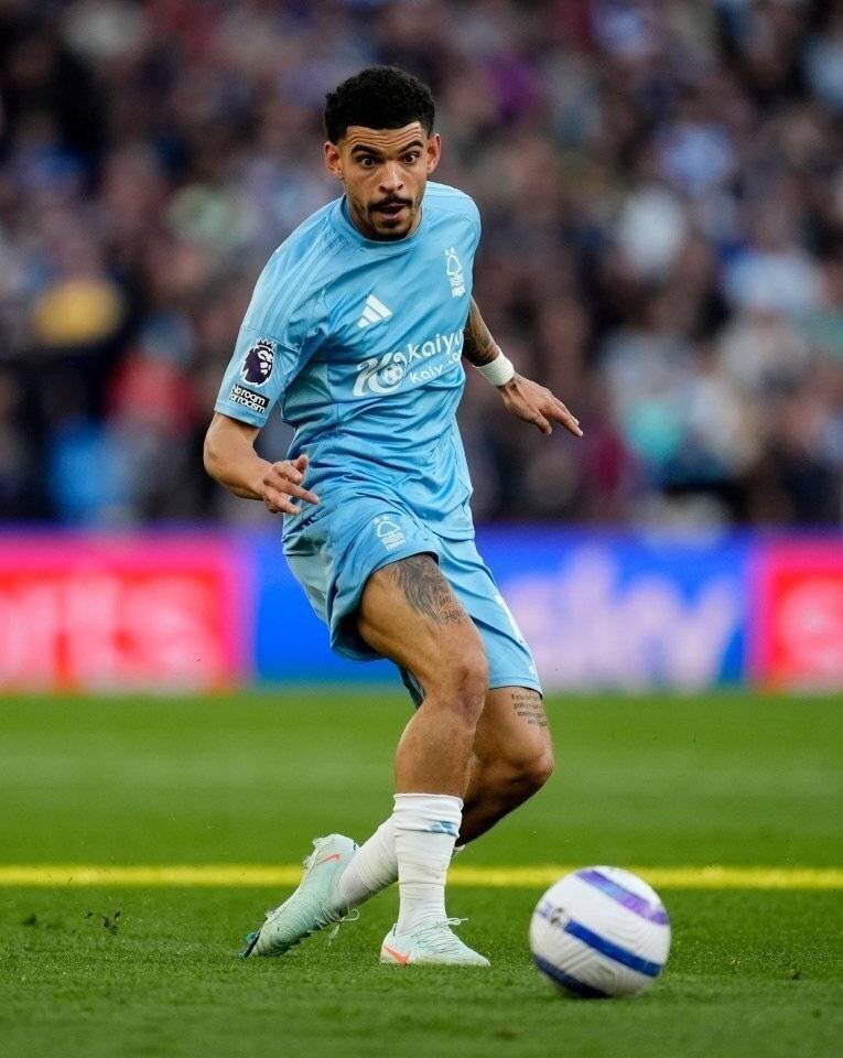 Morgan Gibbs-White de Nottingham Forest en action.