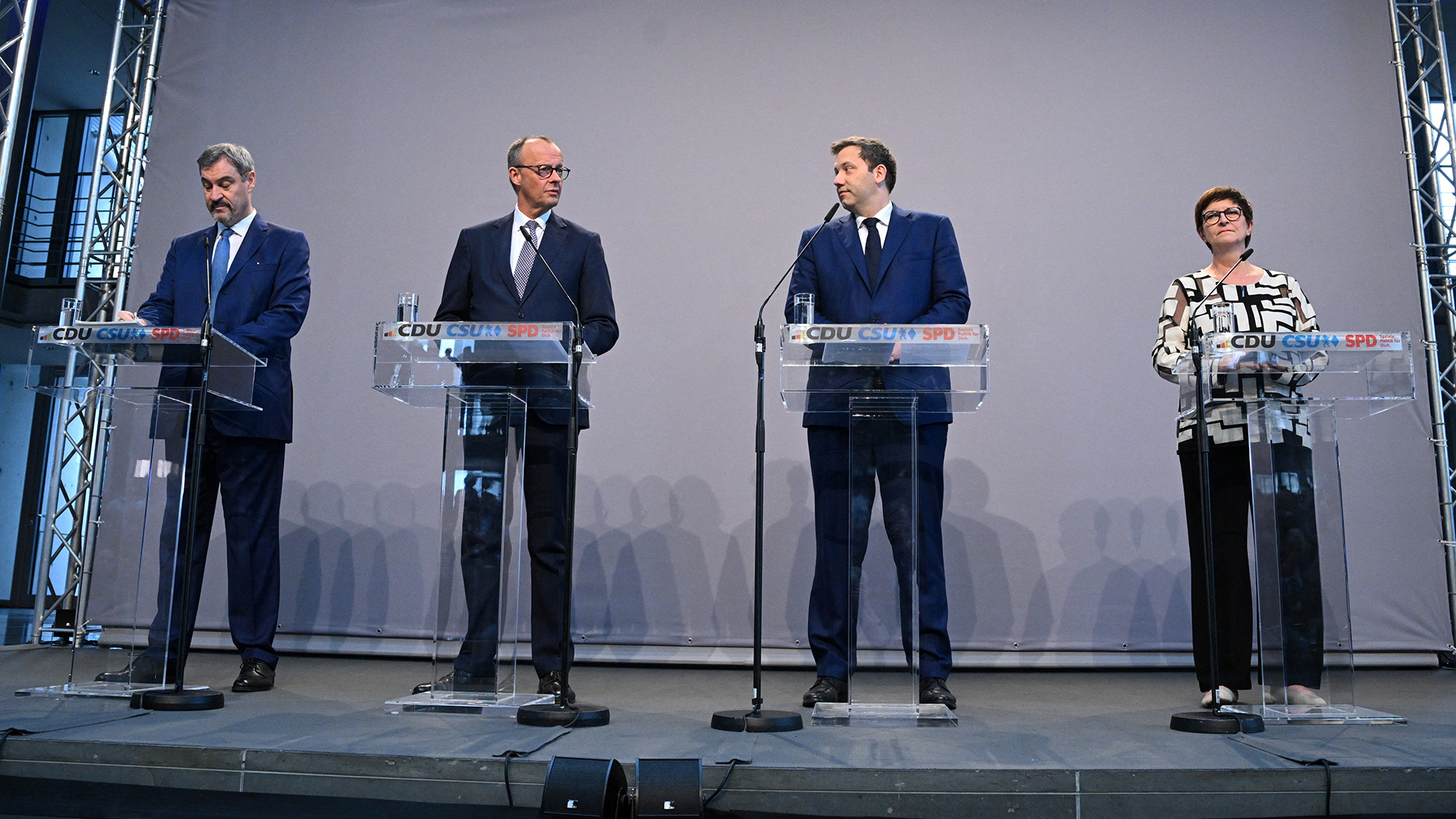 Markus Söder, Friedrich Merz, Lars Klingbeil et Saskia Esken lors de la conférence de presse sur l'accord de coalition le 9 avril 2025