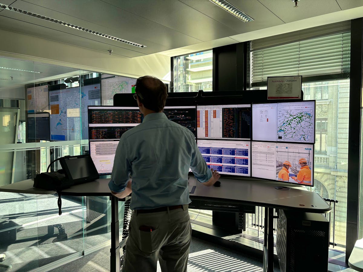 Surveillance du trafic ferroviaire à Berne.