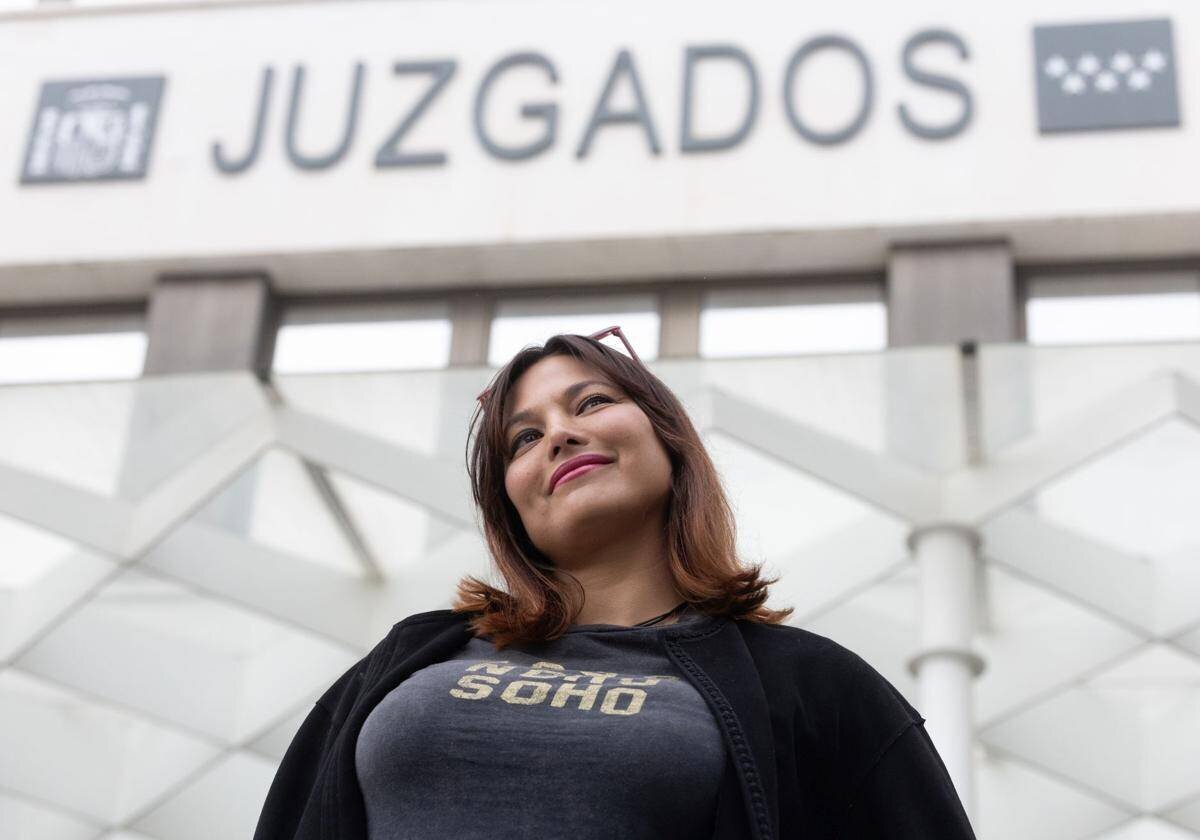 La actriz Elisa Mouliaá a sa sortie des Juzgados de Plaza de Castilla