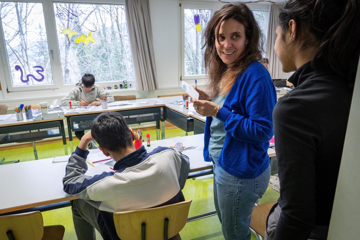 Marika Zisyadis enseignant aux enfants des demandeurs d’asile