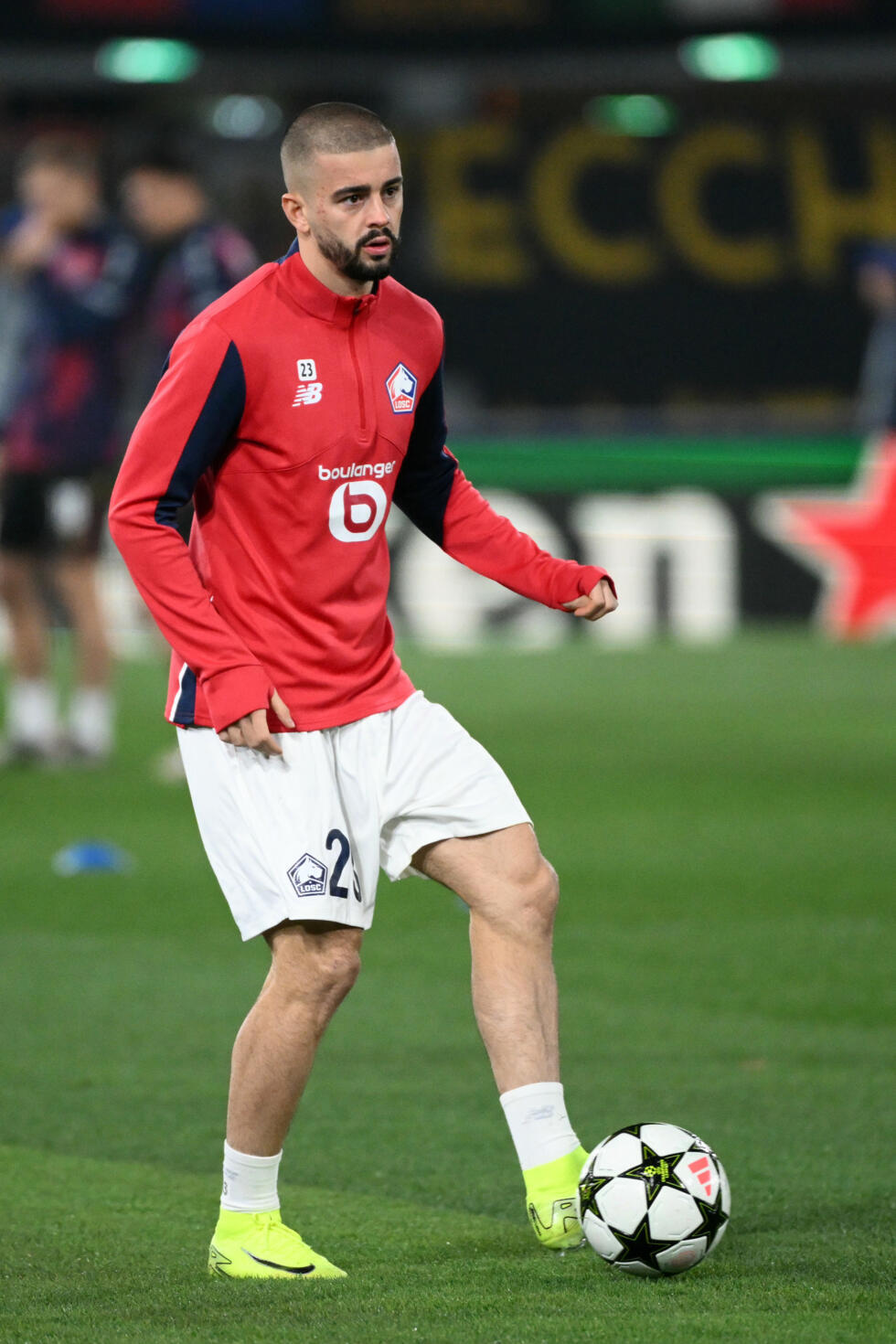 L'attaquant du Losc Edon Zhegrova avant la rencontre face à Bologne en phase de ligue de Ligue des champions, à Bologne, le 27 novembre 2024