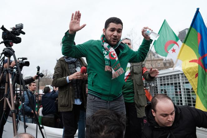 L’influenceur et opposant algérien Amir Boukhors, dit Amir DZ, à Paris, le 3 mars 2019.