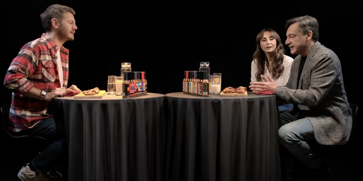 Scène de Hot Ones, animé par Alessandro Cattelan