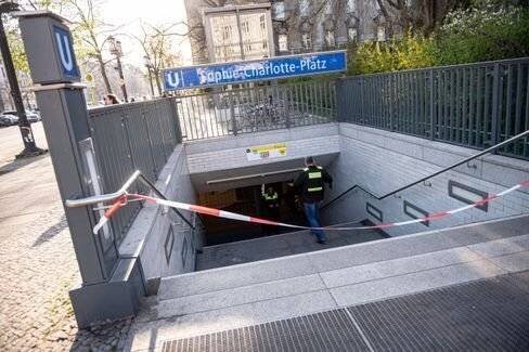 U-Bahnhof Sophie-Charlotte-Platz: Laut Obduktion traf ein Stich das Herz