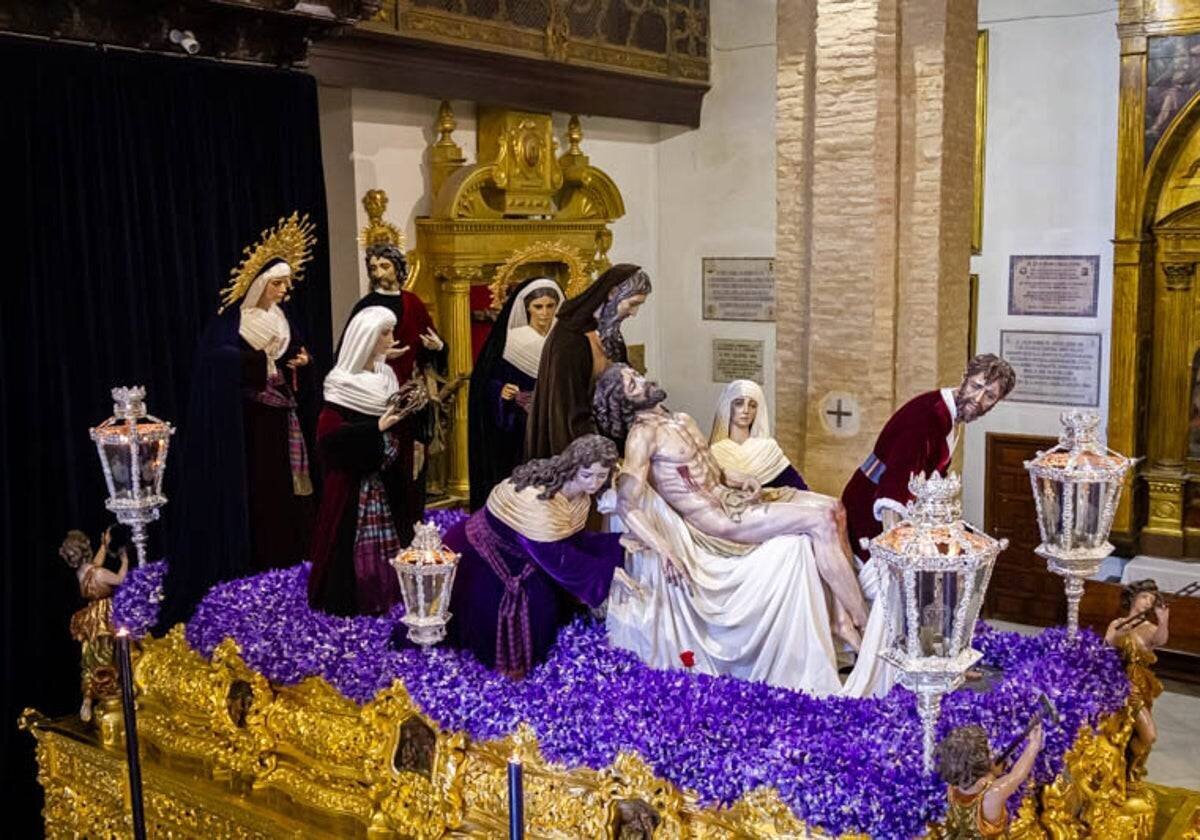 Le mystère de Santa Marta est l'un des pas les plus spectaculaires de la Semana Santa de Séville
