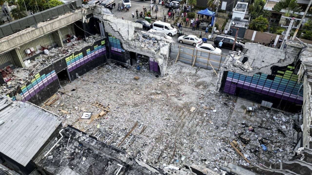 Vue aérienne des ruines de la discothèque Jet Set, dont l'effondrement a fait plus de 200 morts