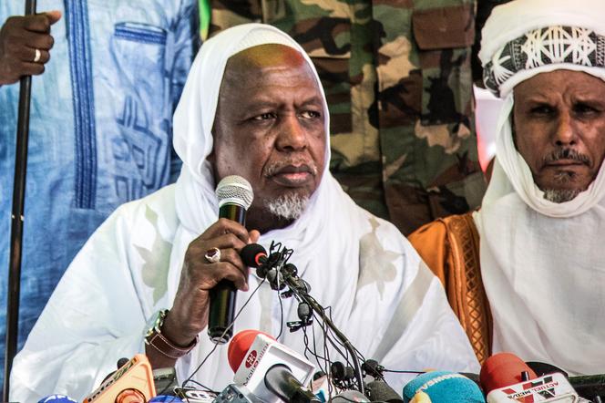 L’imam Mahmoud Dicko lors d’un meeting à Bamako, le 28 novembre 2021.