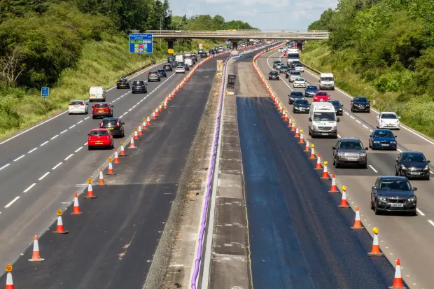 Construction d’une autoroute intelligente sur la M1, sortie 14
