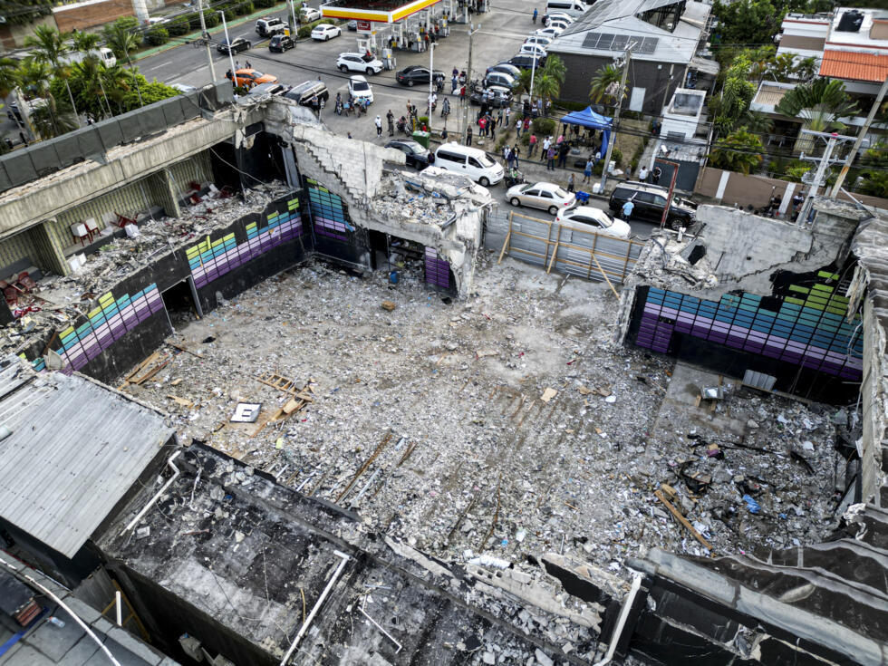 Vue aérienne de la discothèque Jet Set, dont le toit s'est effondré le 8 avril 2025, photo prise le 11 avril 2025 à Saint-Domingue