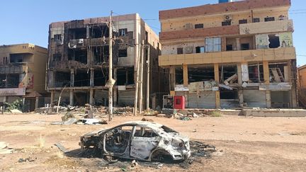 Des bâtiments endommagés dans un quartier sud de Khartoum après la reprise de la capitale par l'armée régulière