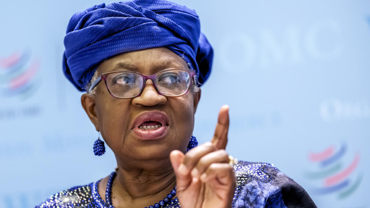La directrice générale de l'OMC, Ngozi Okonjo-Iweala, lors d'une conférence de presse à Genève, le 16 avril 2025.