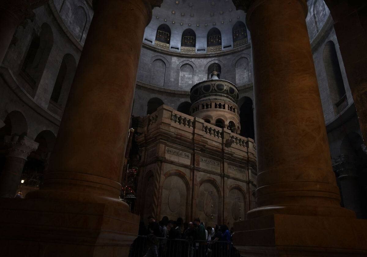 L'Edicule à l'intérieur de la basilique du Saint-Sépulcre