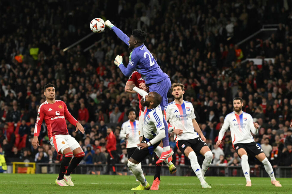 Parade du gardien de Manchester United Andre Onana face à Lyon, en Ligue Europa, le 17 avril 2025 à Old Trafford