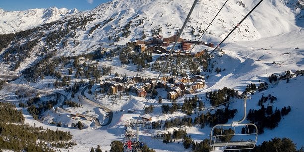 La Compagnie des Alpes relance son service de train entre Paris et Bourg-Saint-Maurice. Une offre qui s'appuiera sur un train de nuit avec des départs prévus entre le 19 décembre 2025 et le 20 mars 2026.