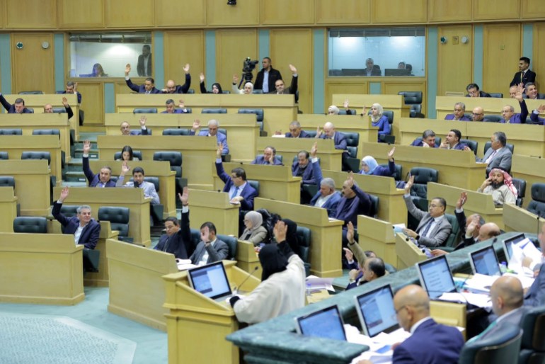 Opinions divergentes des membres de la Chambre des représentants concernant le projet de loi