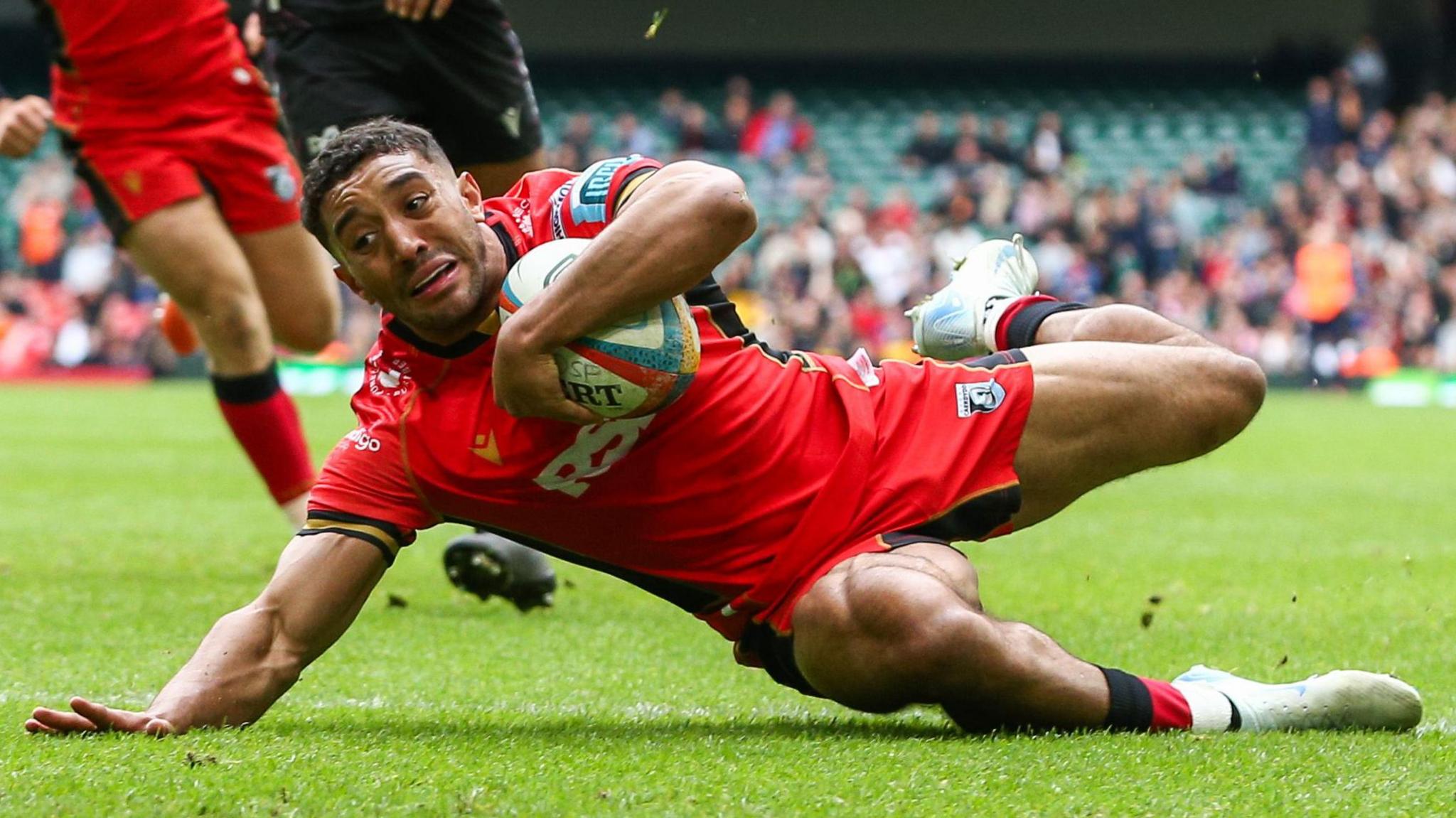 Gabriel Hamer-Webb a inscrit la moitié des essais de Cardiff contre les Ospreys