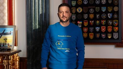 Volodymyr Zelensky, à Kiev, dans une photo transmise par la communication de la présidence ukrainienne le 18 avril 2025. (HANDOUT / UKRAINIAN PRESIDENTIAL PRESS SERVICE / AFP)