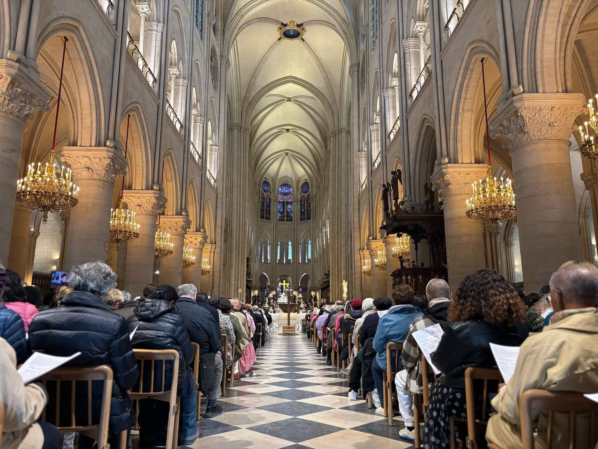 Paris, le 16 avril 2025. Le message a été découvert sur un banc de la sacristie. LP/Candice Doussot