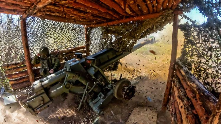 Attaques russes avec artillerie, infanterie et drones