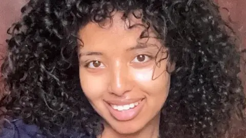 Bethel Getahun souriant en selfie