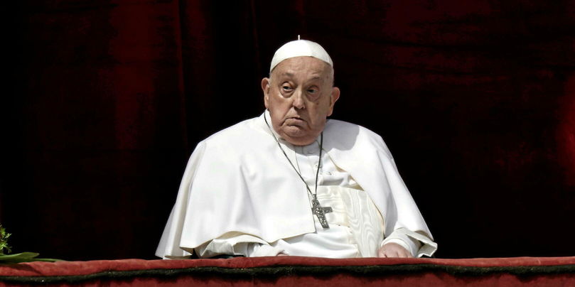 Le pape François lors de sa dernière apparition publique au balcon de la basilique Saint-Pierre le 20 avril 2025.