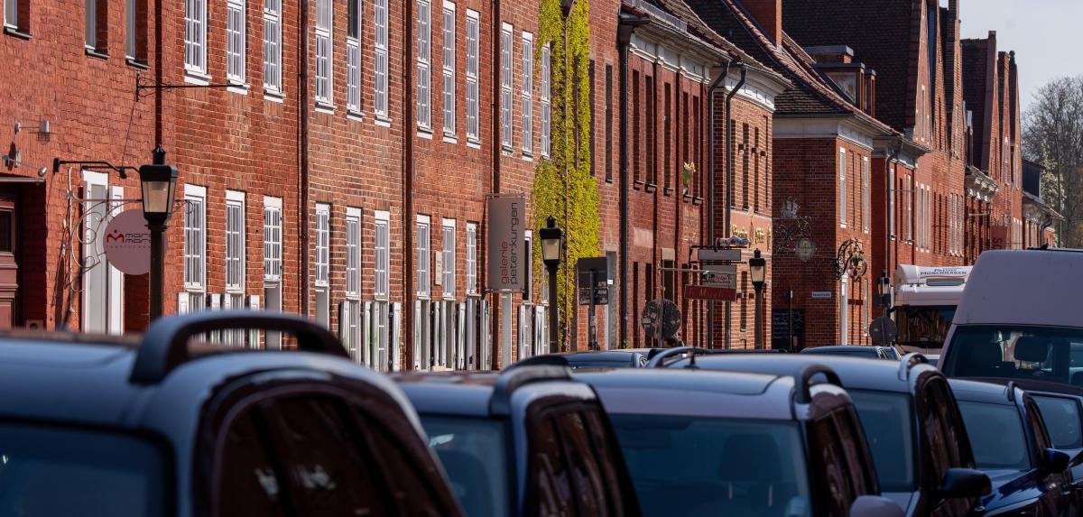 Voitures stationnées dans le quartier hollandais de Potsdam