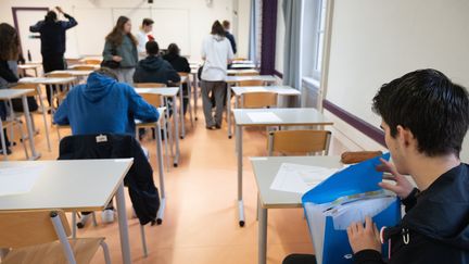 Des lycéens passent l'épreuve de philosophie du baccalauréat, à Rennes, le 18 juin 2024. (DAVID ADEMAS / OUEST-FRANCE / MAXPPP)