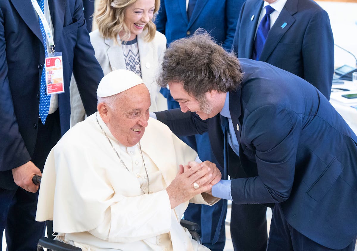 Javier Milei avait autrefois critiqué le pape François, mais s’est montré plus conciliant récemment.