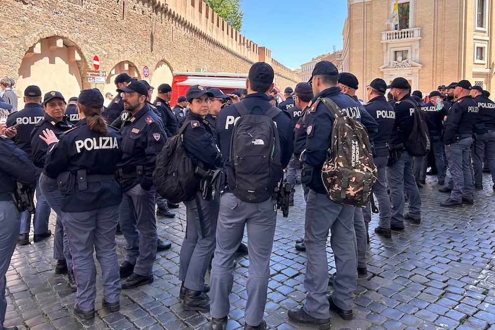 Forces de sécurité et services d'urgence mobilisés pour les funérailles