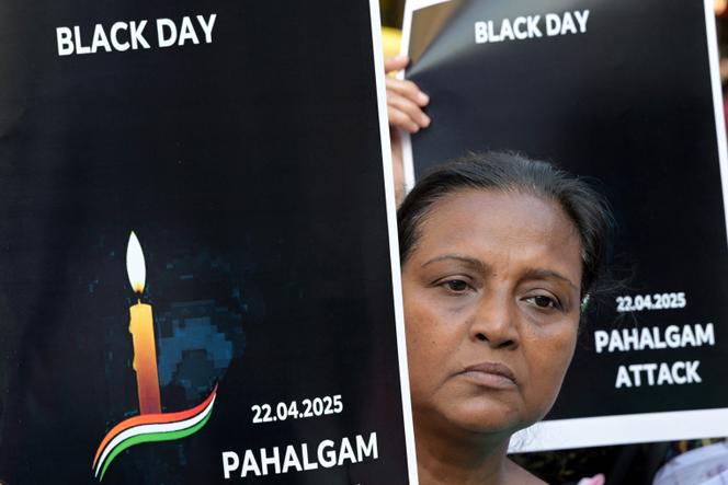 Manifestation à Kolkata le 23 avril 2025 pour condamner l’assassinat de touristes au Cachemire
