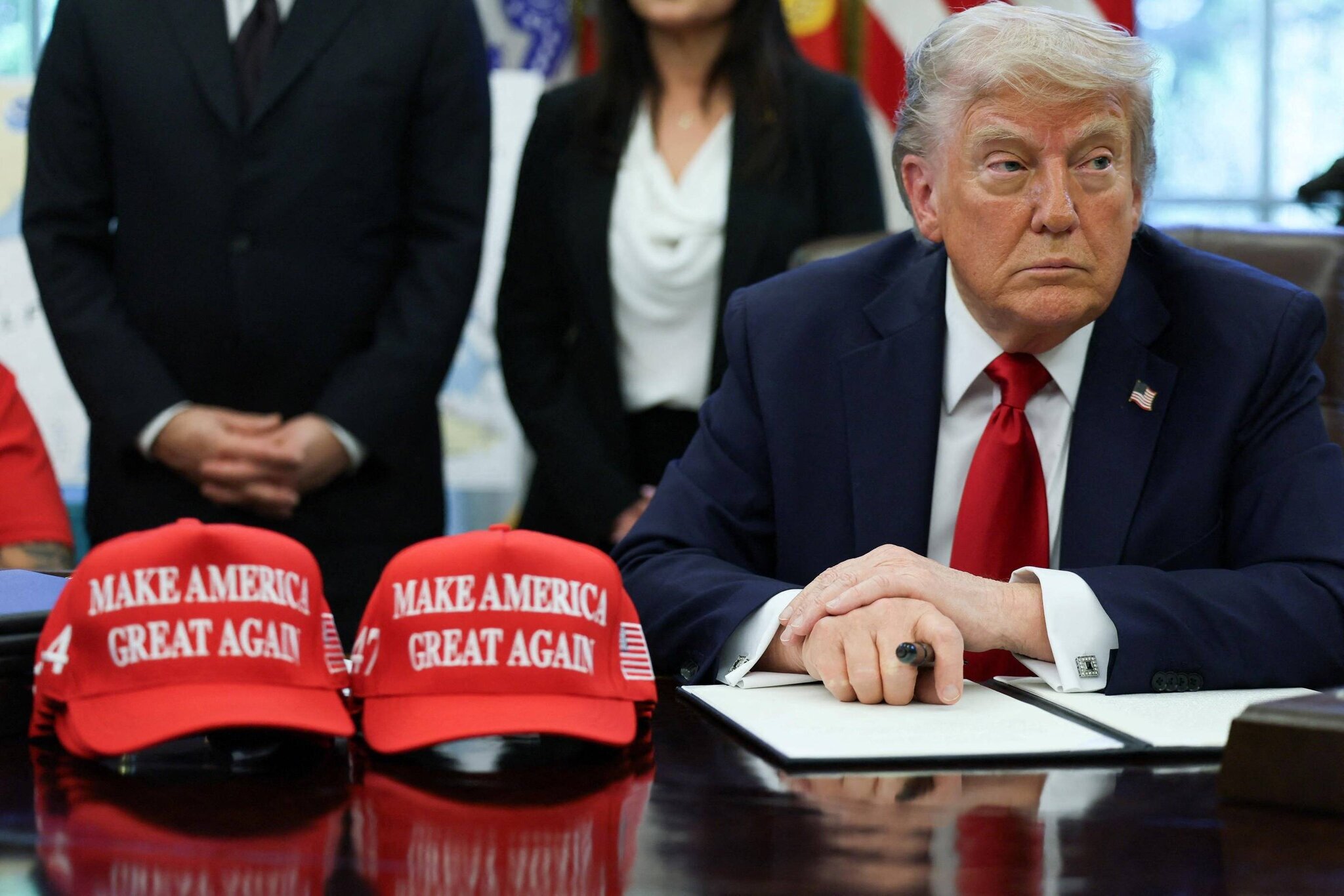 Donald Trump lors des trois premiers mois de son second mandat, avec une popularité moyenne de 45 % selon Gallup