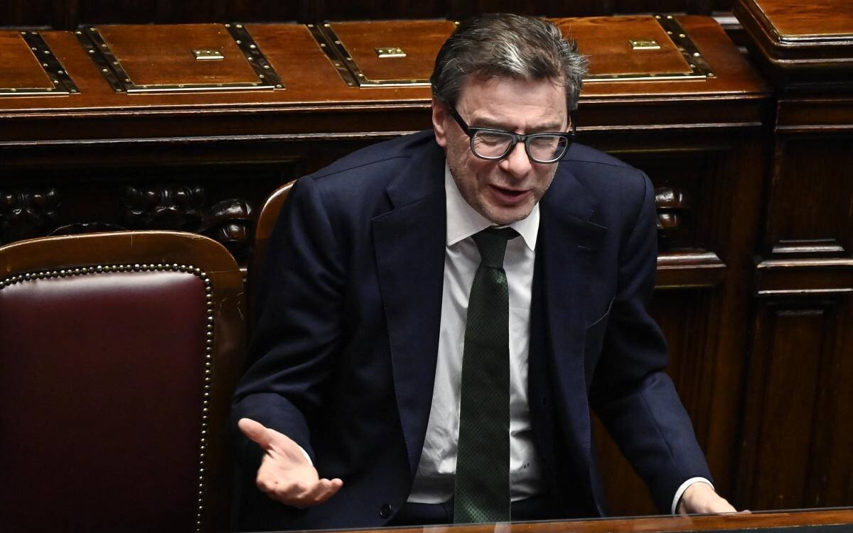 Monito dell'Ue al governo: Più cautela su Unicredit