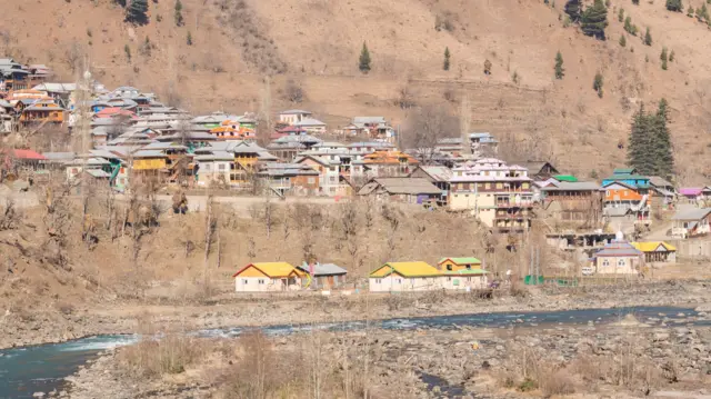 Maisons du village de Kil côté pakistanais de la ligne de contrôle au Cachemire