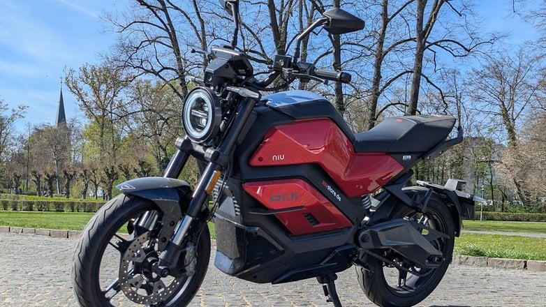Niu RQi Sport : freins Brembo et éclairage avant distinctif