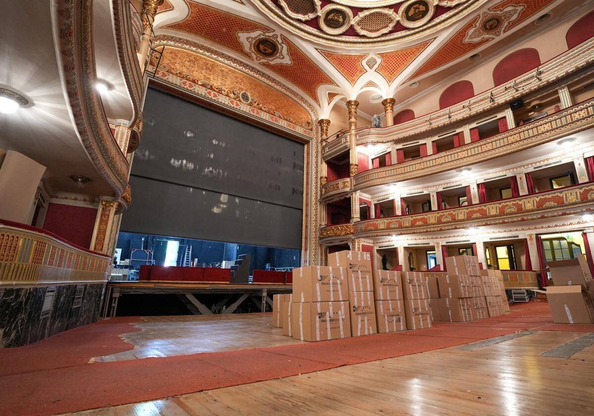 Intérieur du théâtre Lope de Vega avec retrait des fauteuils