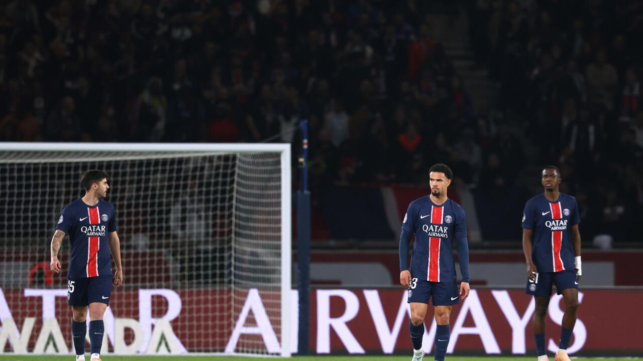 Les Parisiens Lucas Beraldo, Warren Zaïre-Emery et Willian Pacho lors de la défaite du PSG contre l'OGC Nice
