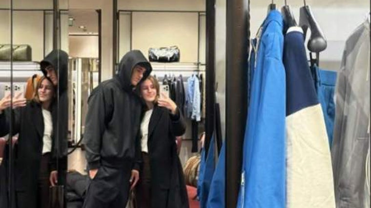 Pau Cubarsí et sa sœur Irene lors d'une sortie à Roca Village