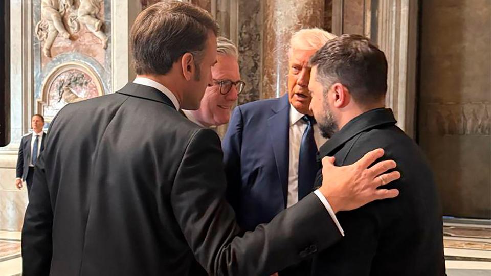 Trump, Zelenskyj, Starmer et Macron au Vatican