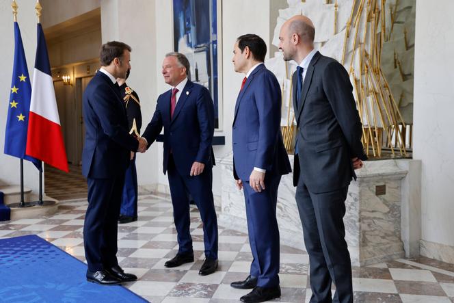 Emmanuel Macron avec l’envoyé spécial américain, Steve Witkoff, le secrétaire d’Etat américain, Marco Rubio, et le ministre français des affaires étrangères, Jean-Noël Barrot, à l’Elysée, le 17 avril 2025.