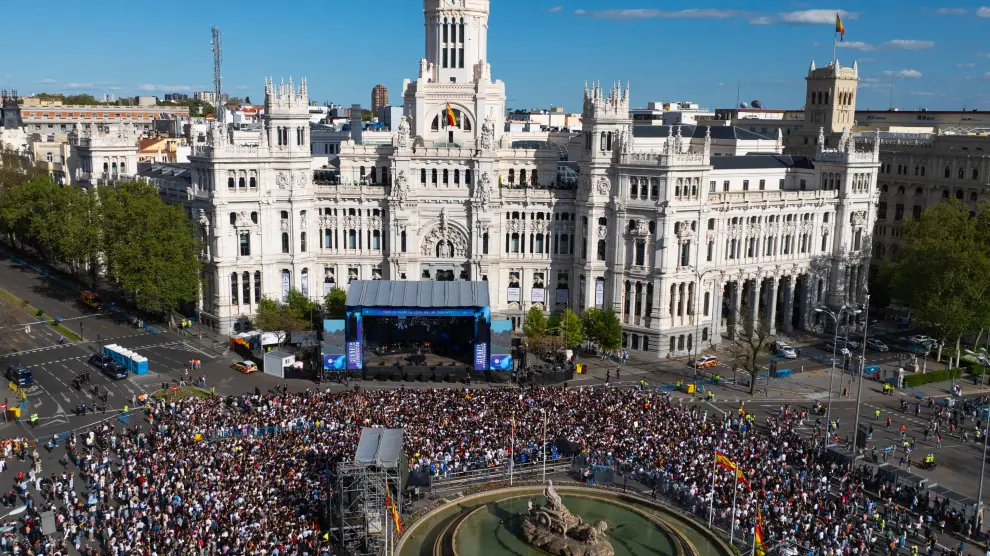 La III Fiesta de la Resurrección conquista Cibeles: récord de asistentes en una cita histórica