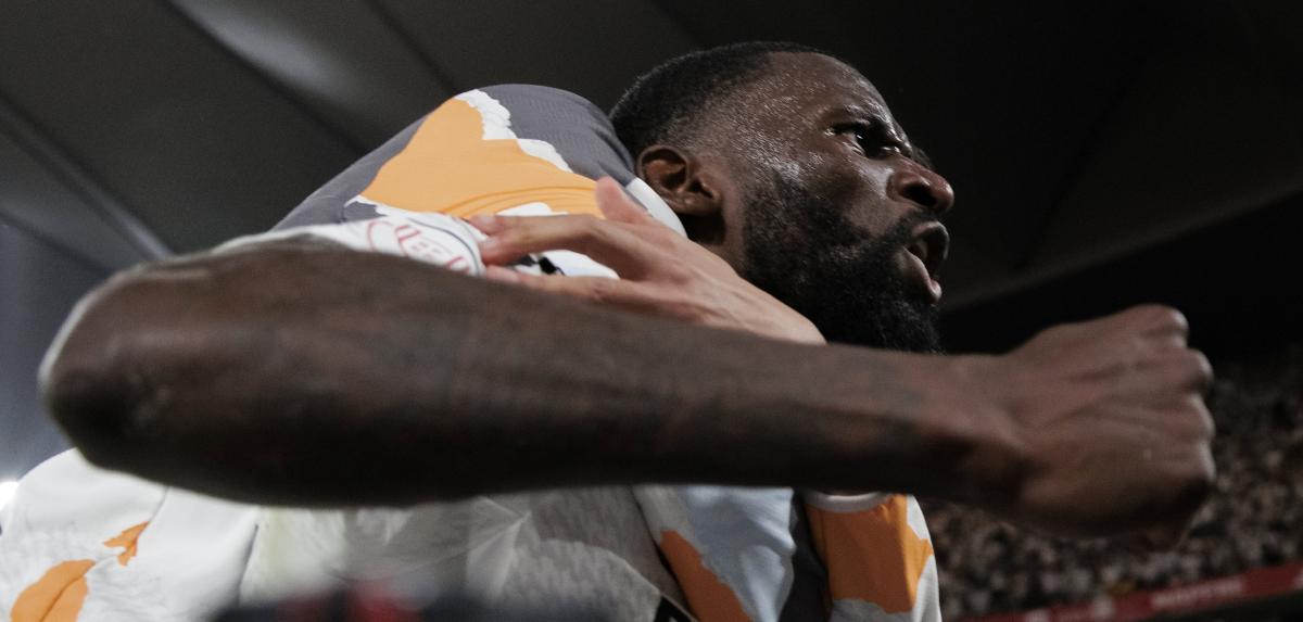 Antonio Rüdiger célèbre un but lors de la finale de la Coupe d'Espagne entre Real Madrid et FC Barcelone au stade de la Cartuja à Séville, Espagne, le 26 avril.