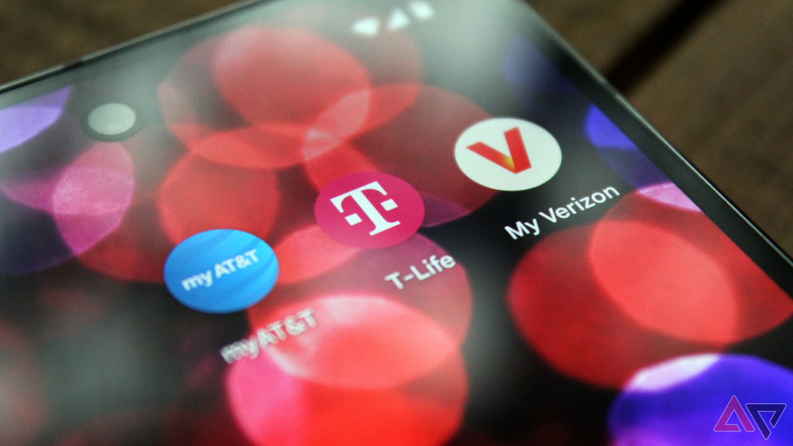 Applications des opérateurs AT&T, T-Mobile, Verizon sur l’écran d’un téléphone Android