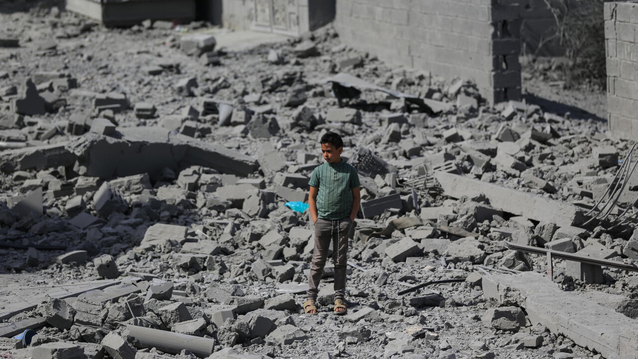 Destructions à Sanaa après un bombardement américain, le 27 avril 2025